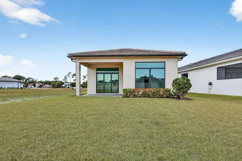 320 Se Via Sangro Port Saint Lucie FL 34952