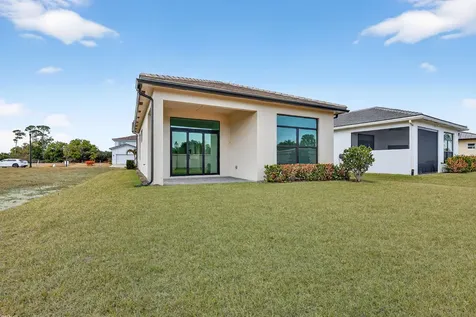 320 Se Via Sangro Port Saint Lucie FL 34952