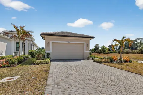 320 Se Via Sangro Port Saint Lucie FL 34952