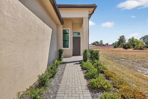 320 Se Via Sangro Port Saint Lucie FL 34952