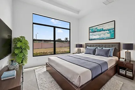 320 Se Via Sangro Port Saint Lucie FL 34952