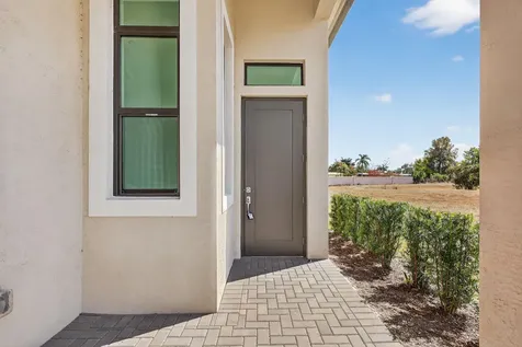 320 Se Via Sangro Port Saint Lucie FL 34952