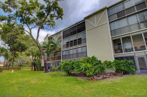 6585 Kensington Lane Delray Beach FL 33446