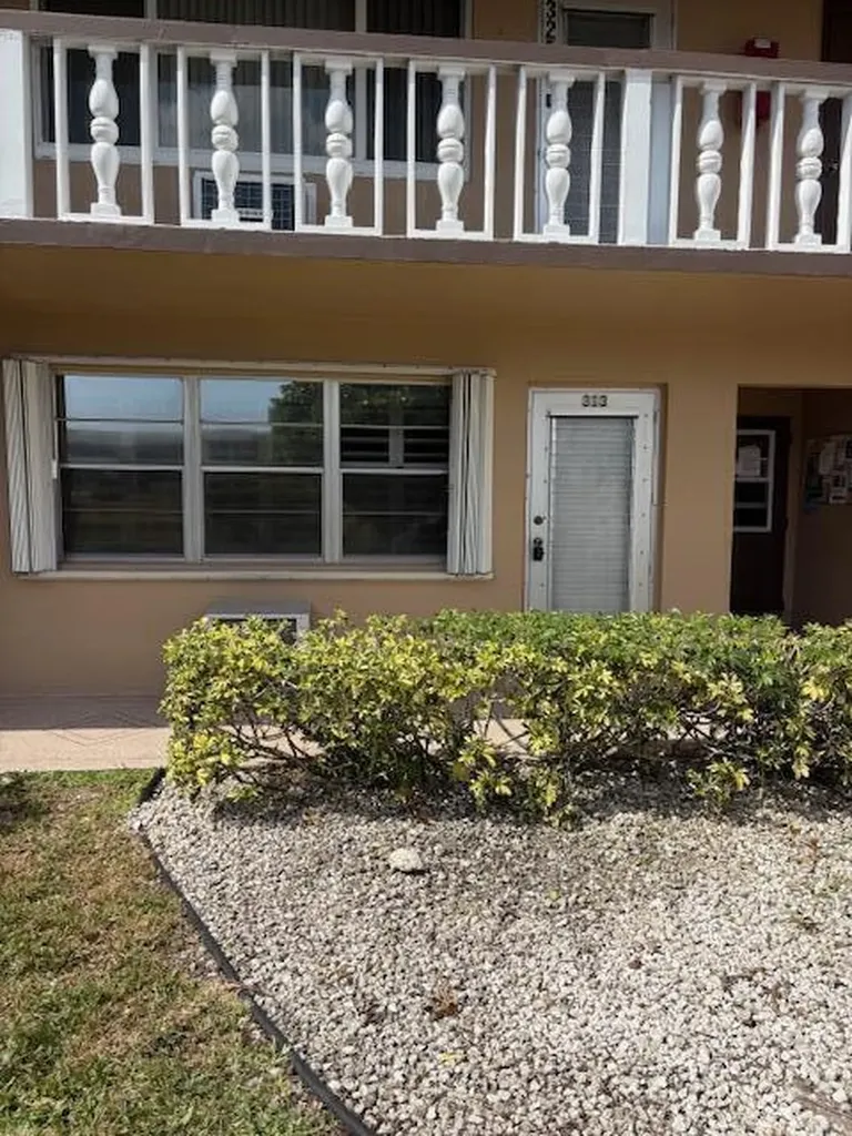 313 Andover West Palm Beach FL 33417