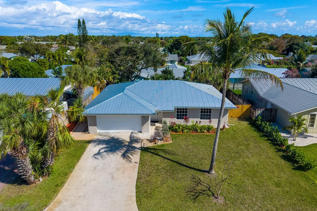 8993 Se Sandridge Avenue Hobe Sound FL 33455