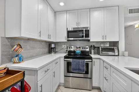 805 Flanders Q Delray Beach FL 33484