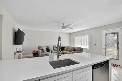 805 Flanders Q Delray Beach FL 33484