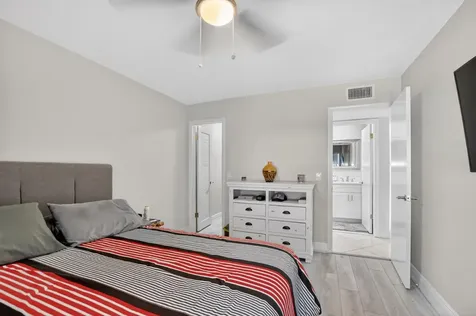 805 Flanders Q Delray Beach FL 33484