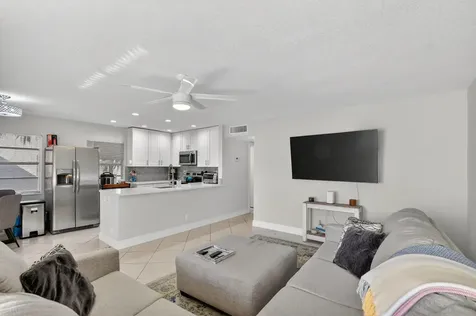 805 Flanders Q Delray Beach FL 33484