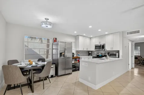 805 Flanders Q Delray Beach FL 33484