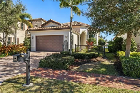241 SE Fascino Circle Port Saint Lucie FL 34984