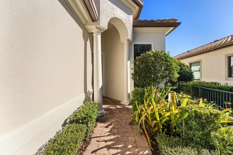 241 SE Fascino Circle Port Saint Lucie FL 34984
