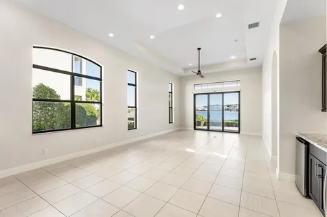 241 SE Fascino Circle Port Saint Lucie FL 34984