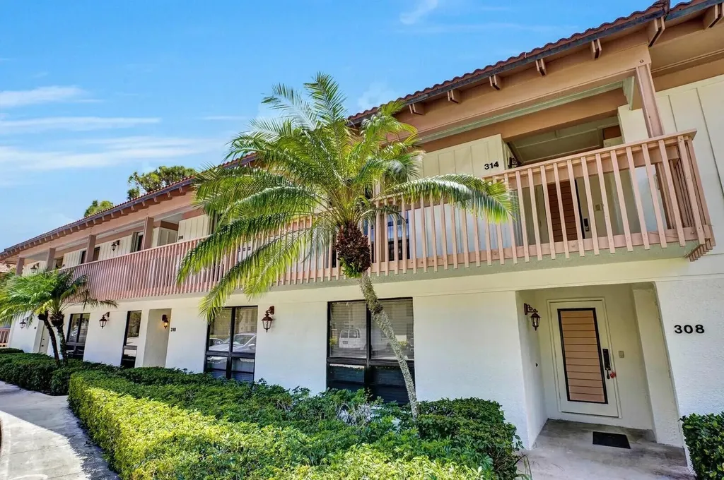 316 Brackenwood Circle Palm Beach Gardens FL 33418