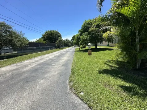 1799 Fairview Villas Drive Palm Springs FL 33406