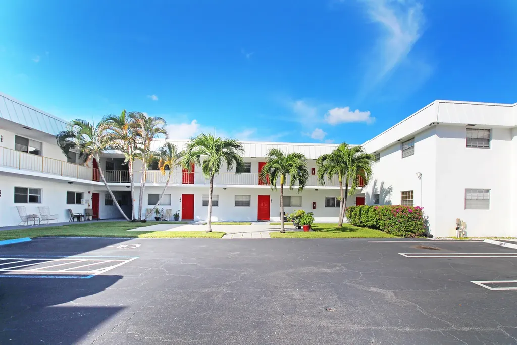 402 Lake Shore Drive Lake Park FL 33403