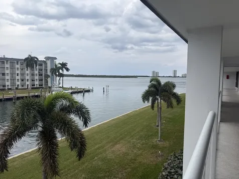 111 Shore Court North Palm Beach FL 33408