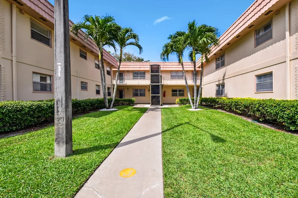447 Saxony J Way Delray Beach FL 33446