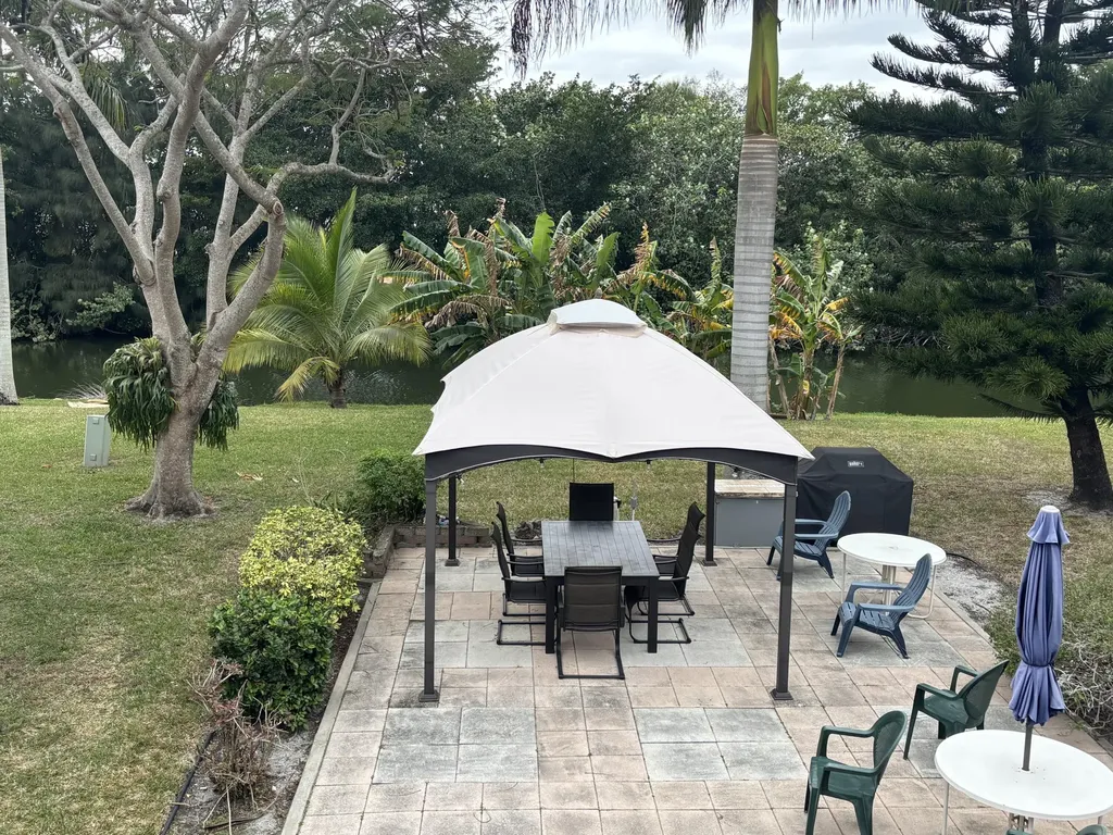 106 Windsor West Palm Beach FL 33417