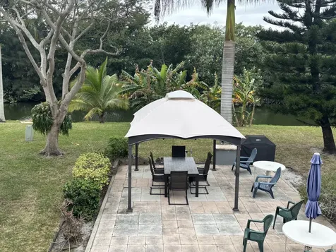 106 Windsor West Palm Beach FL 33417