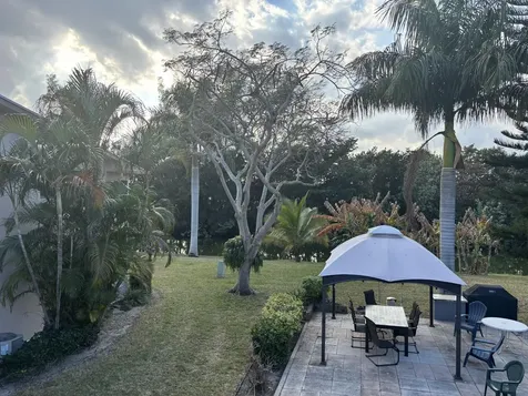 106 Windsor West Palm Beach FL 33417