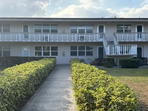 106 Windsor West Palm Beach FL 33417