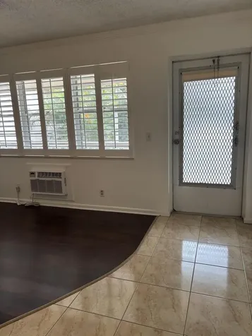 106 Windsor West Palm Beach FL 33417
