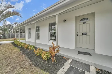 105 Se Castana Court Port Saint Lucie FL 34983