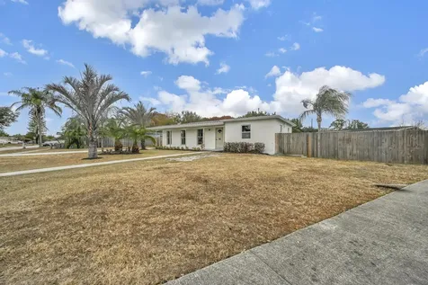 105 Se Castana Court Port Saint Lucie FL 34983