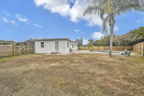 105 Se Castana Court Port Saint Lucie FL 34983