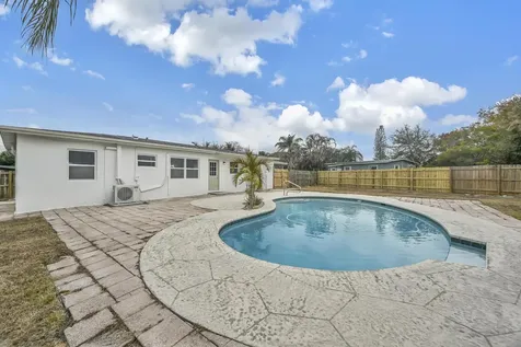 105 Se Castana Court Port Saint Lucie FL 34983