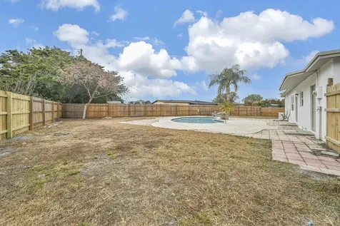 105 Se Castana Court Port Saint Lucie FL 34983