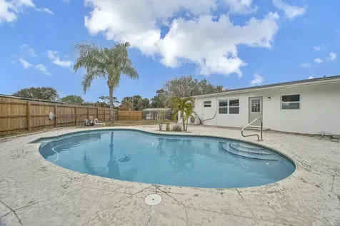 105 Se Castana Court Port Saint Lucie FL 34983