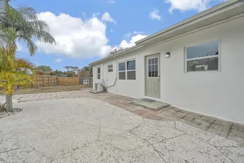105 Se Castana Court Port Saint Lucie FL 34983