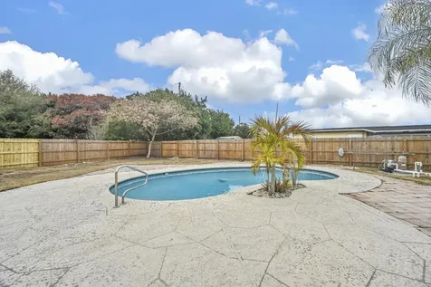 105 Se Castana Court Port Saint Lucie FL 34983
