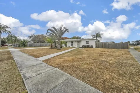 105 Se Castana Court Port Saint Lucie FL 34983