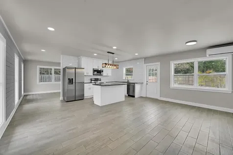 105 Se Castana Court Port Saint Lucie FL 34983