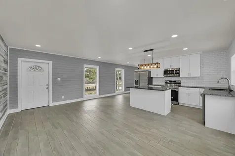 105 Se Castana Court Port Saint Lucie FL 34983