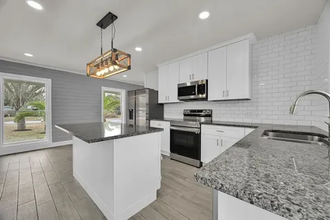 105 Se Castana Court Port Saint Lucie FL 34983