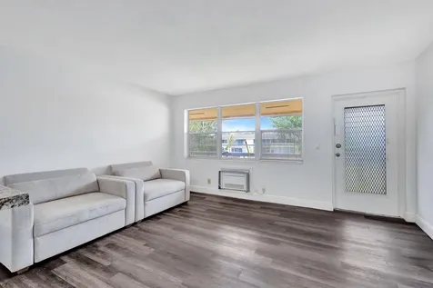 211 Sheffield I West Palm Beach FL 33417