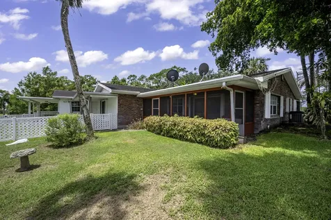 13348 Us Highway 441 Canal Point FL 33438