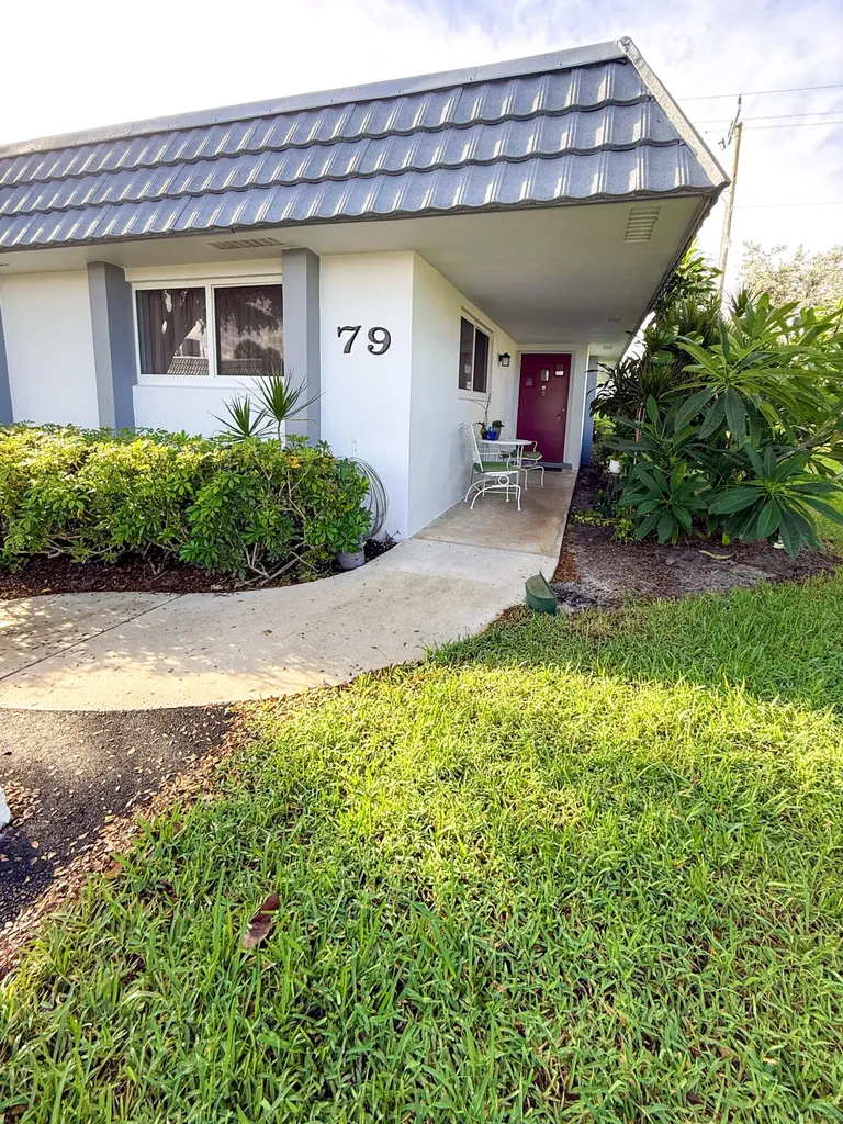 2886 E Fernley Drive West Palm Beach FL 33415