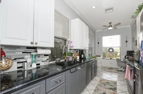 156 Nw Bentley Circle Port Saint Lucie FL 34986