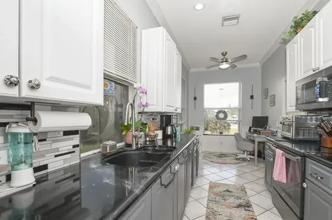 156 Nw Bentley Circle Port Saint Lucie FL 34986