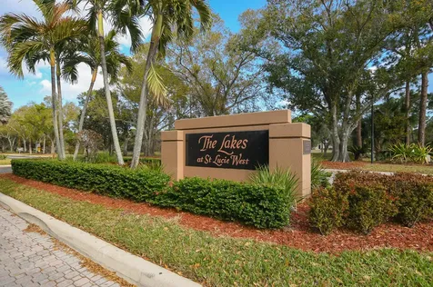 156 Nw Bentley Circle Port Saint Lucie FL 34986