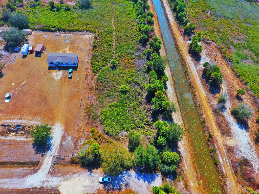 19996 NW 284th Street Okeechobee FL 34972