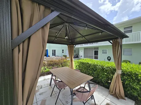 2100 Ne 38th Street Lighthouse Point FL 33064