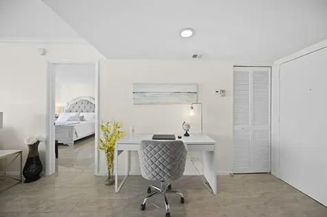 2425 Presidential Way West Palm Beach FL 33401