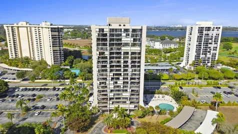 2425 Presidential Way West Palm Beach FL 33401