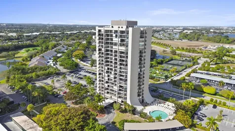 2425 Presidential Way West Palm Beach FL 33401